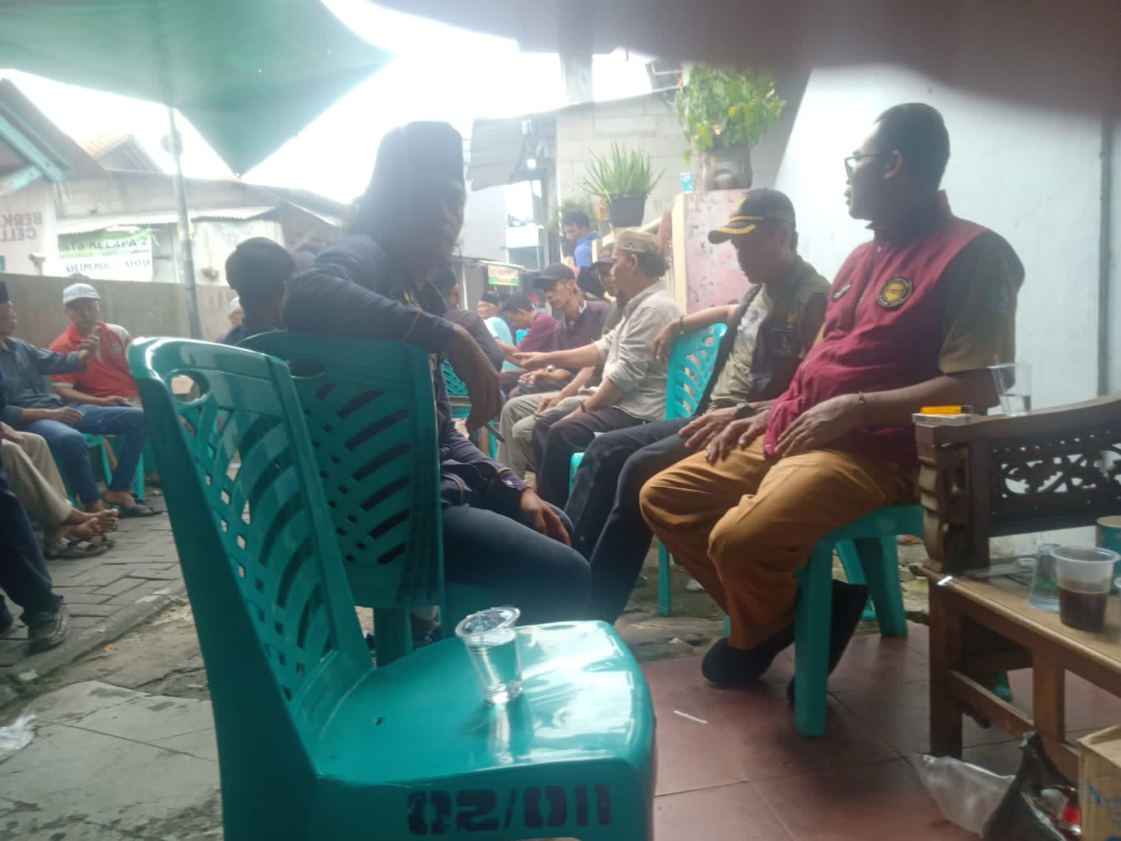 Warga Karang Timur Gelar Takziah di Kediaman Almarhumah Warniti Binti Naming